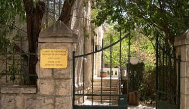 l'entr�e du CRFJ